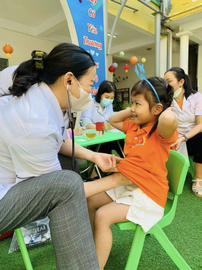 Trường Mầm non 3-2 phối hợp với trạm y tế phường Nguyễn Trãi tổ chức khám sức khoẻ định kỳ năm học 2023-2024